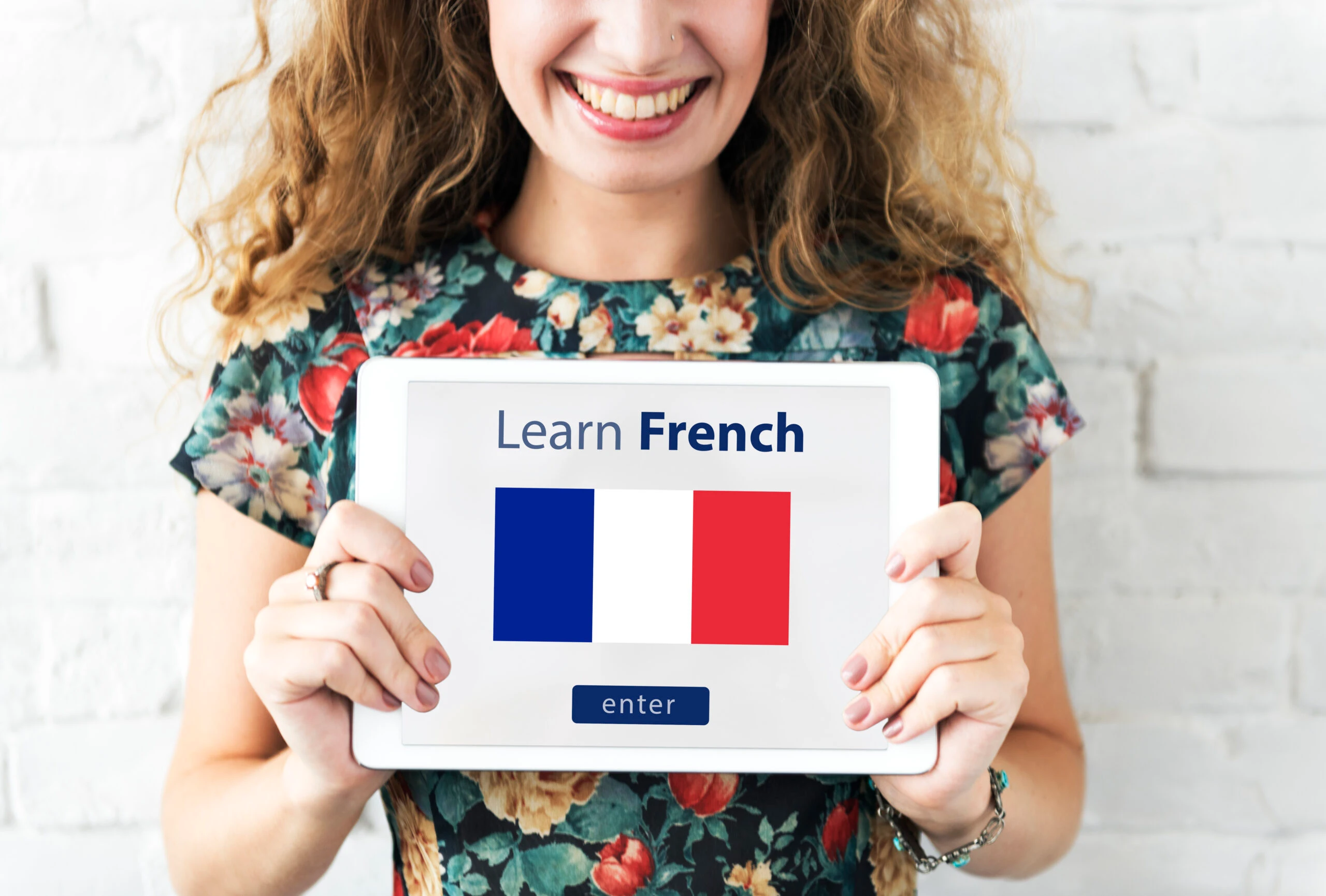 Etudiante apprenant le français langue étrangère (FLE)