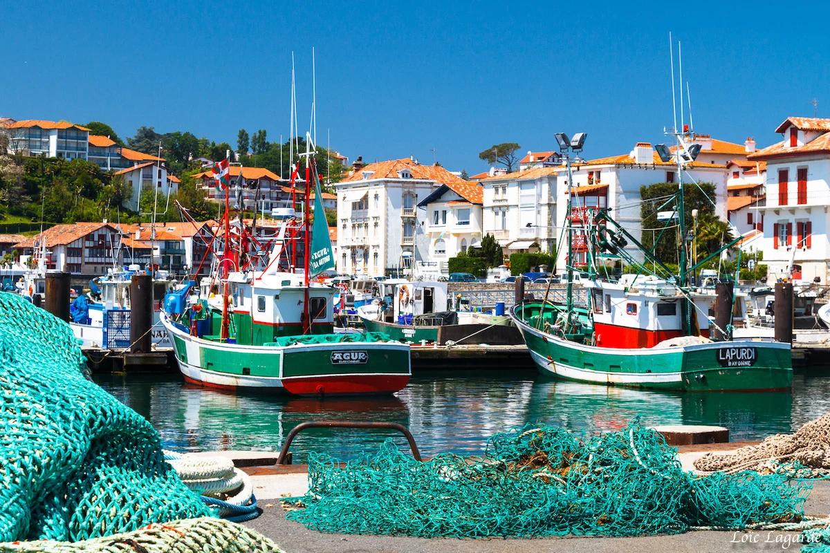 Des bateaux dans le port de Saint Jean de Luz