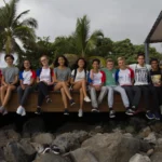 Groupe en immersion française face à la baie de Saint Paul